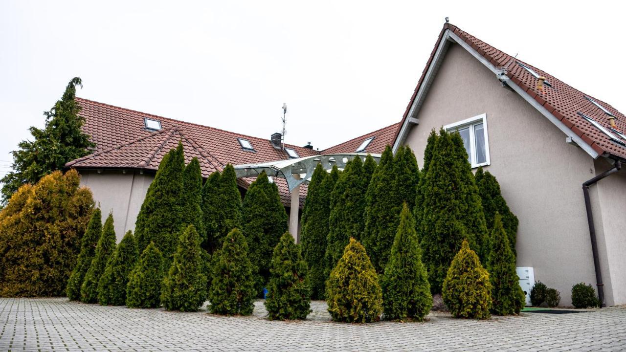 Park Unesco Residence Leknica Bagian luar foto